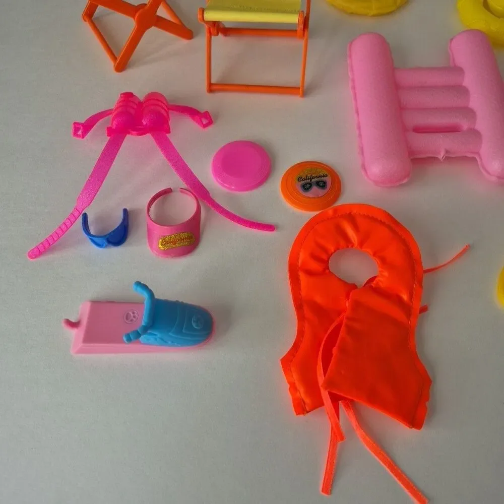 Mattel Barbie VTG 20 PC  Outdoor Beach Swimming Lot Tube Raft Balls Grill Tables